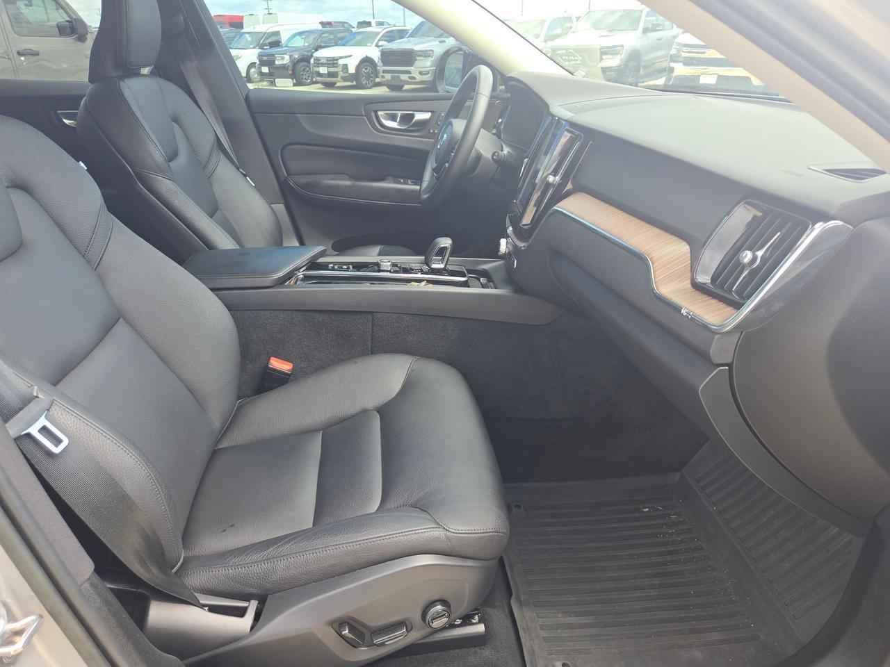 2023 Volvo XC60 Plus Dark Theme Castroville TX
