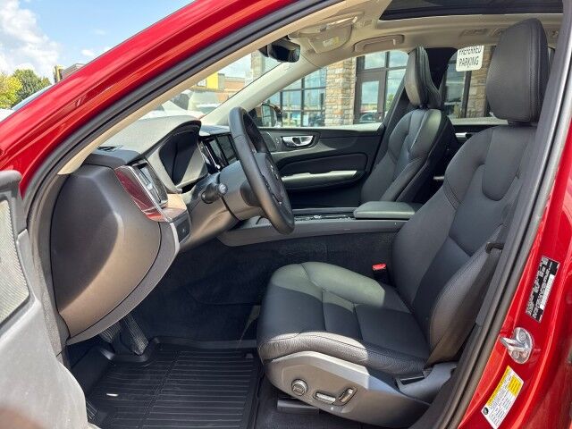 2023 Volvo XC60 Plus Dark Theme Springfield IL