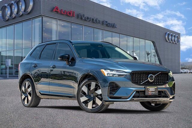 2023 Volvo XC60 Recharge Plug-In Hybrid Plus Dark Theme