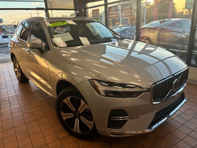 2023 Volvo XC60 Recharge Plug-In Hybrid T8 Core Bright Theme