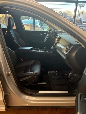 2023 Volvo XC60 Recharge Plug-In Hybrid T8 Core Bright Theme Charlotte NC