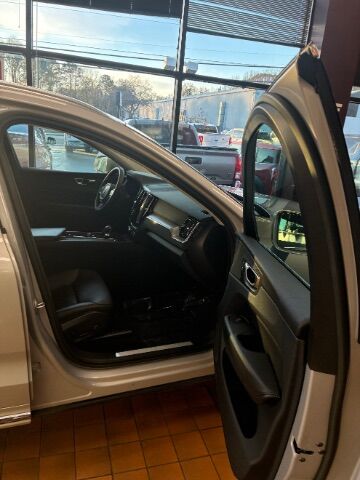 2023 Volvo XC60 Recharge Plug-In Hybrid T8 Core Bright Theme Charlotte NC