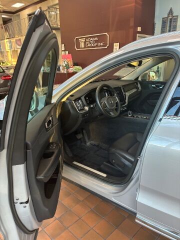 2023 Volvo XC60 Recharge Plug-In Hybrid T8 Core Bright Theme Charlotte NC