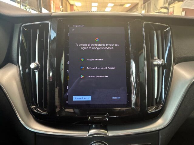 2023 Volvo XC60 Recharge Plug-In Hybrid T8 Core Bright Theme Charlotte NC