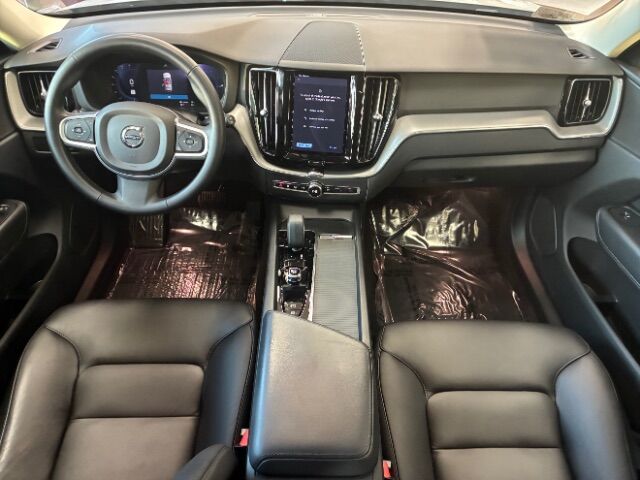 2023 Volvo XC60 Recharge Plug-In Hybrid T8 Core Bright Theme