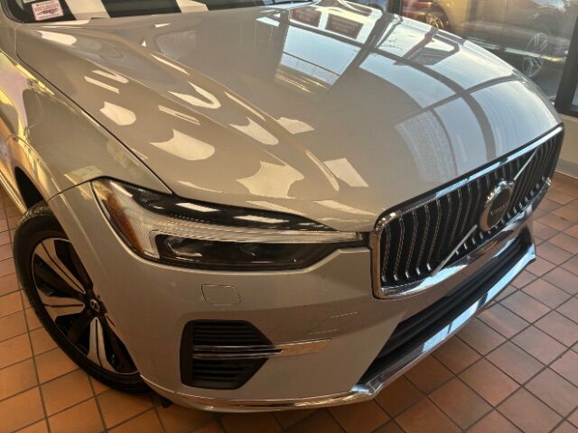 2023 Volvo XC60 Recharge Plug-In Hybrid T8 Core Bright Theme