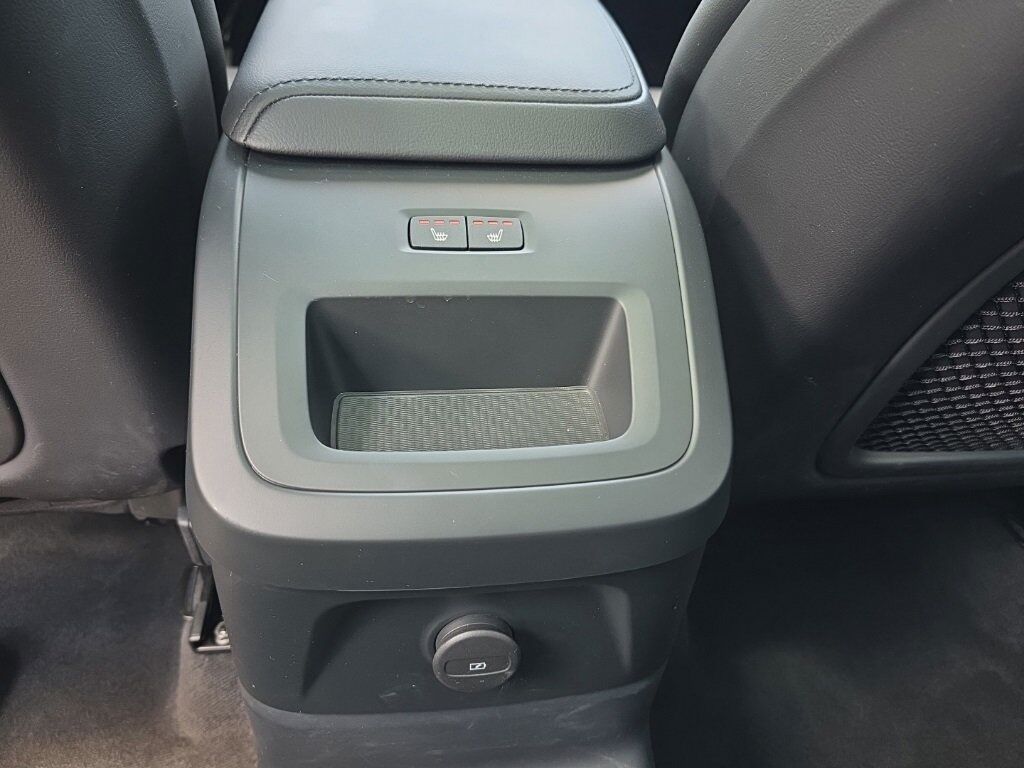 2023 Volvo XC60 Recharge Plug-In Hybrid T8 Core Bright Theme Hunt Valley MD
