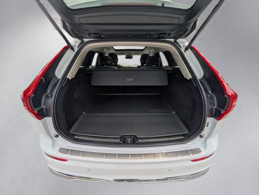 2023 Volvo XC60 Recharge Plug-In Hybrid T8 Core Bright Theme Hunt Valley MD