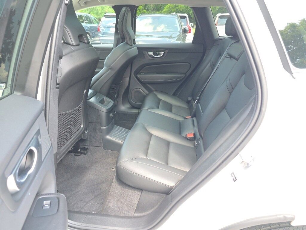 2023 Volvo XC60 Recharge Plug-In Hybrid T8 Core Bright Theme Hunt Valley MD