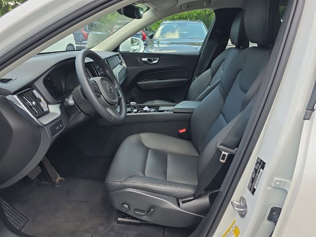 2023 Volvo XC60 Recharge Plug-In Hybrid T8 Core Bright Theme Hunt Valley MD