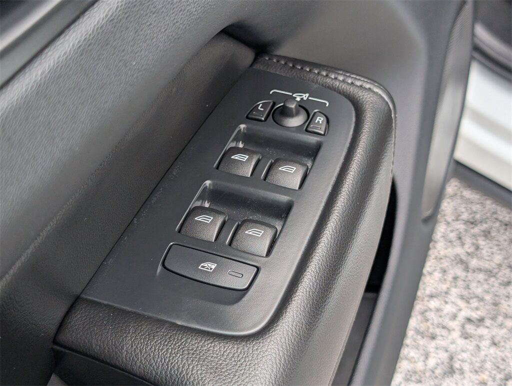 2023 Volvo XC60 Recharge Plug-In Hybrid T8 Core Bright Theme Hunt Valley MD