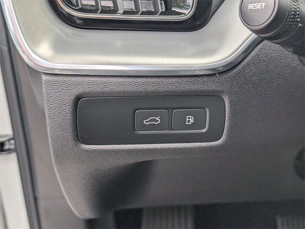2023 Volvo XC60 Recharge Plug-In Hybrid T8 Core Bright Theme Hunt Valley MD