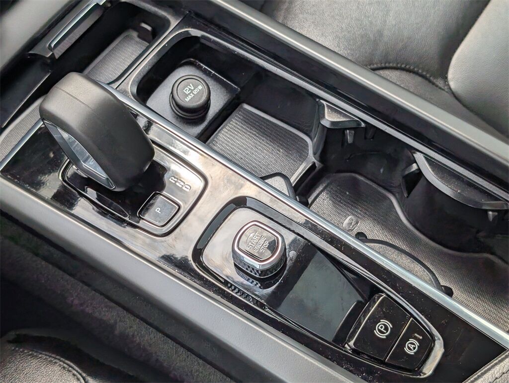 2023 Volvo XC60 Recharge Plug-In Hybrid T8 Core Bright Theme Hunt Valley MD