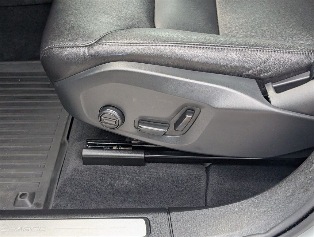2023 Volvo XC60 Recharge Plug-In Hybrid T8 Core Bright Theme Hunt Valley MD