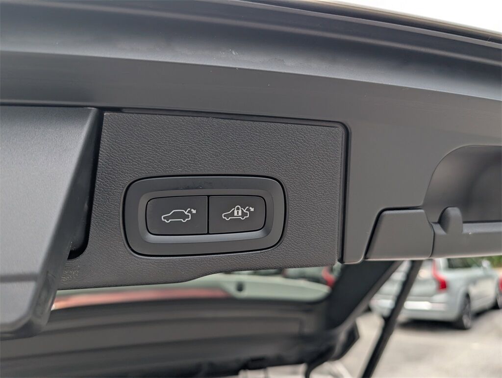2023 Volvo XC60 Recharge Plug-In Hybrid T8 Core Bright Theme Hunt Valley MD