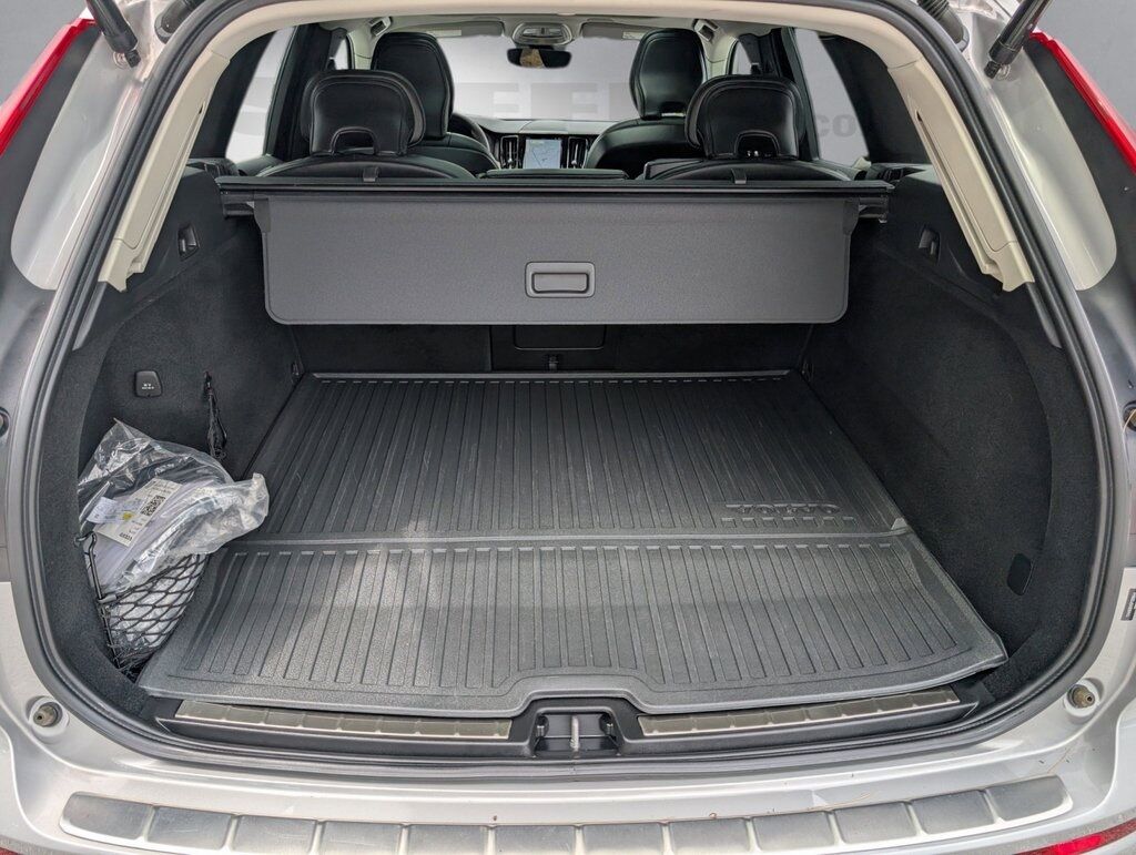 2023 Volvo XC60 Recharge Plug-In Hybrid T8 Core Bright Theme Hunt Valley MD
