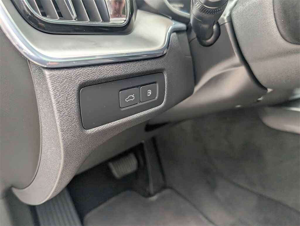 2023 Volvo XC60 Recharge Plug-In Hybrid T8 Core Bright Theme Hunt Valley MD