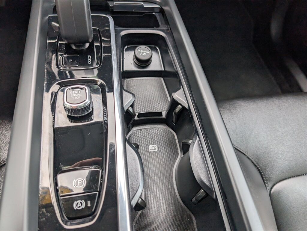 2023 Volvo XC60 Recharge Plug-In Hybrid T8 Core Bright Theme Hunt Valley MD