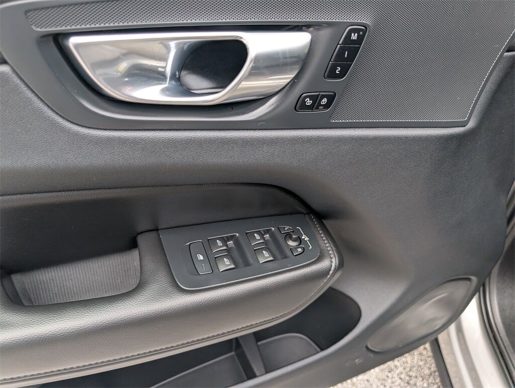 2023 Volvo XC60 Recharge Plug-In Hybrid T8 Core Bright Theme Hunt Valley MD
