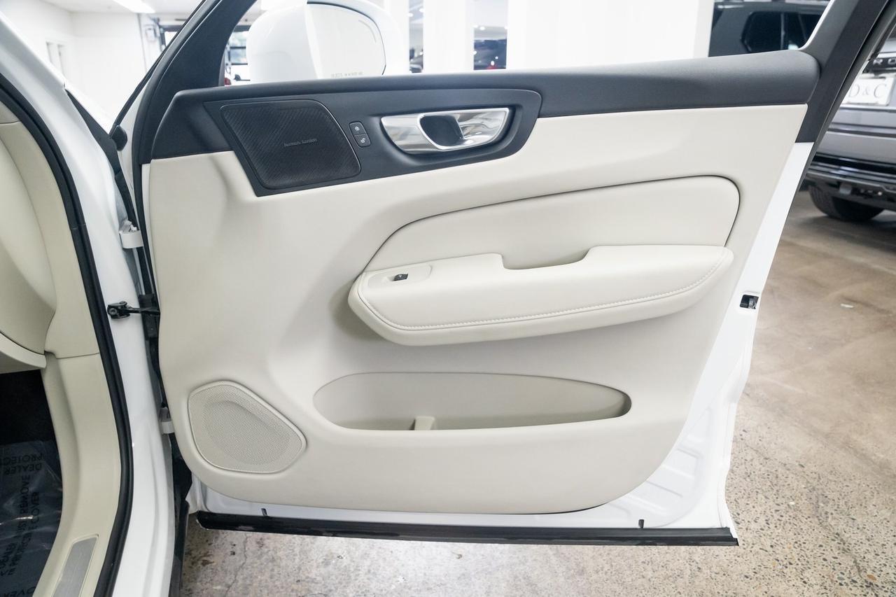 2023 Volvo XC60 Recharge Plug-In Hybrid T8 Plus Bright Theme 1 Owner Heated Seats Portland OR