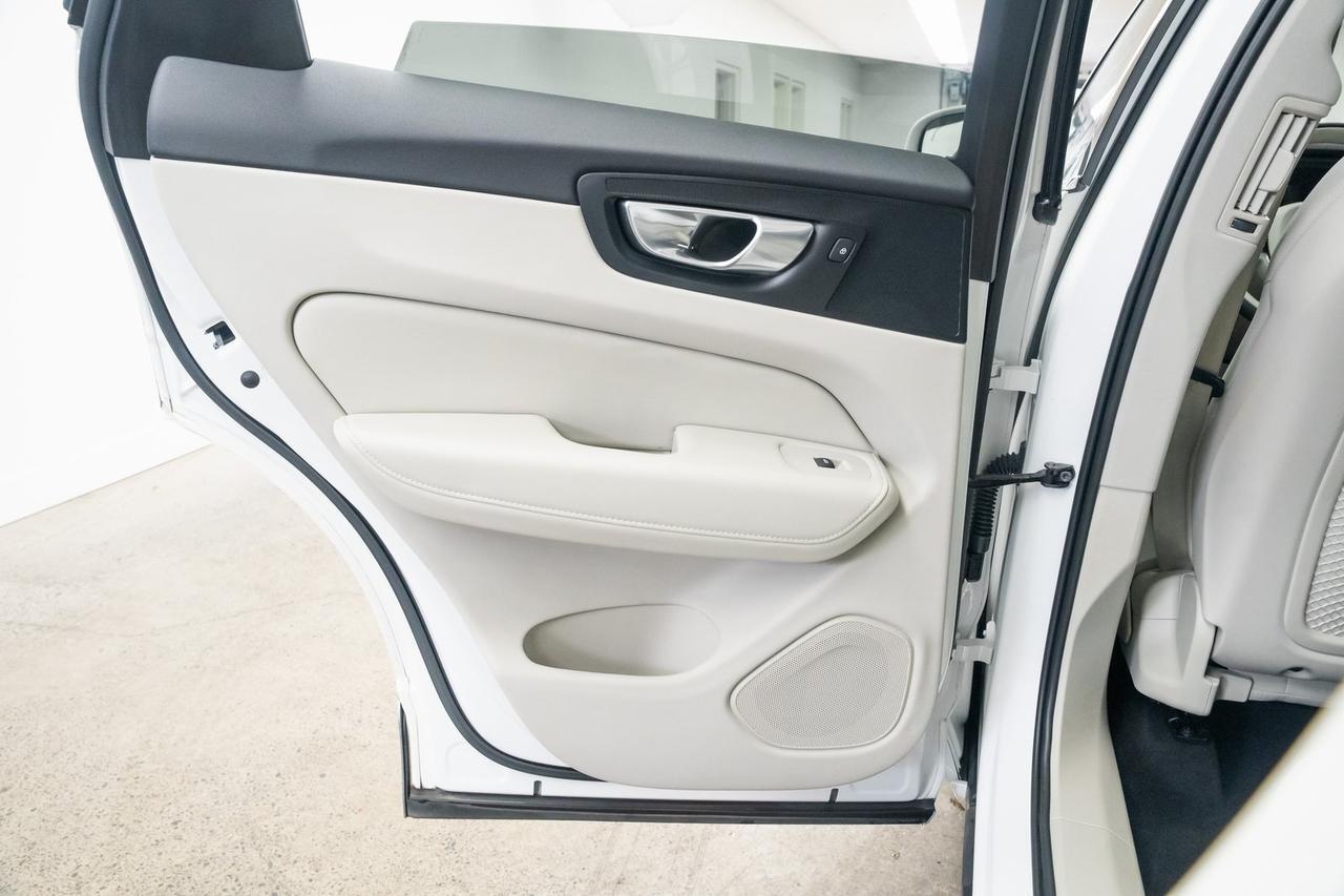 2023 Volvo XC60 Recharge Plug-In Hybrid T8 Plus Bright Theme 1 Owner Heated Seats Portland OR