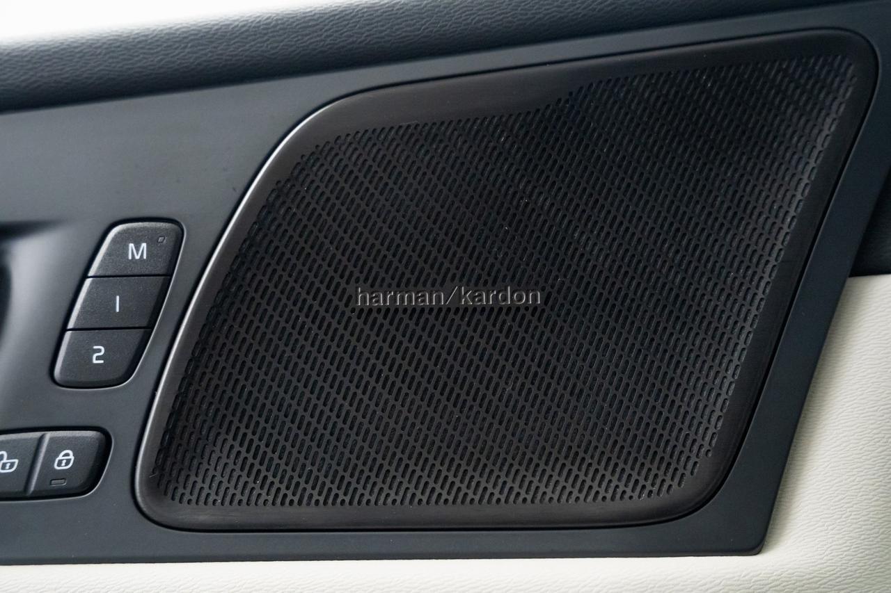 2023 Volvo XC60 Recharge Plug-In Hybrid T8 Plus Bright Theme 1 Owner Heated Seats Portland OR