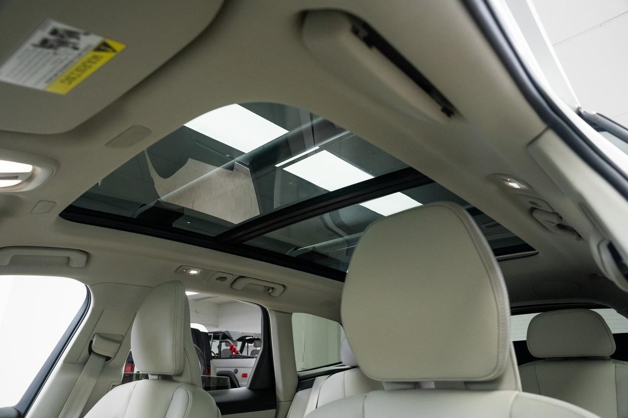 2023 Volvo XC60 Recharge Plug-In Hybrid T8 Plus Bright Theme 1 Owner Heated Seats Portland OR