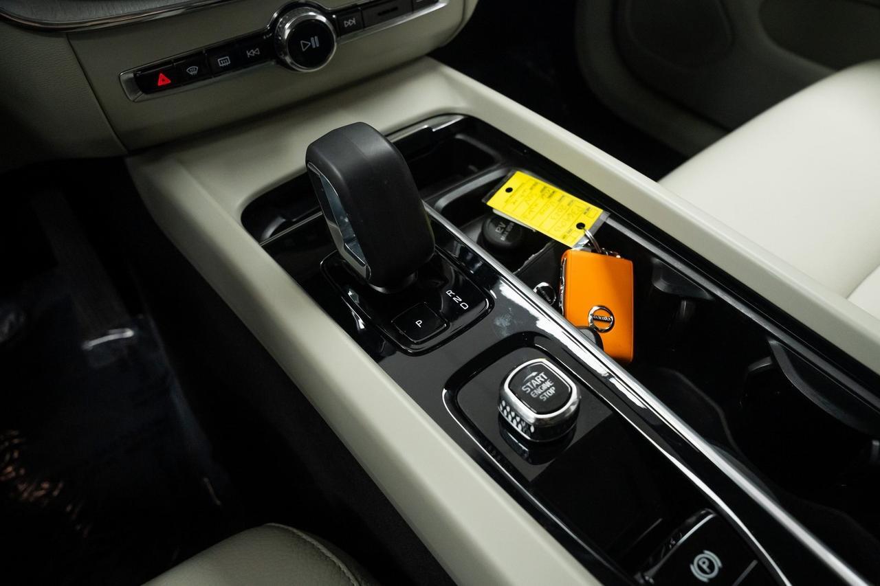 2023 Volvo XC60 Recharge Plug-In Hybrid T8 Plus Bright Theme 1 Owner Heated Seats Portland OR