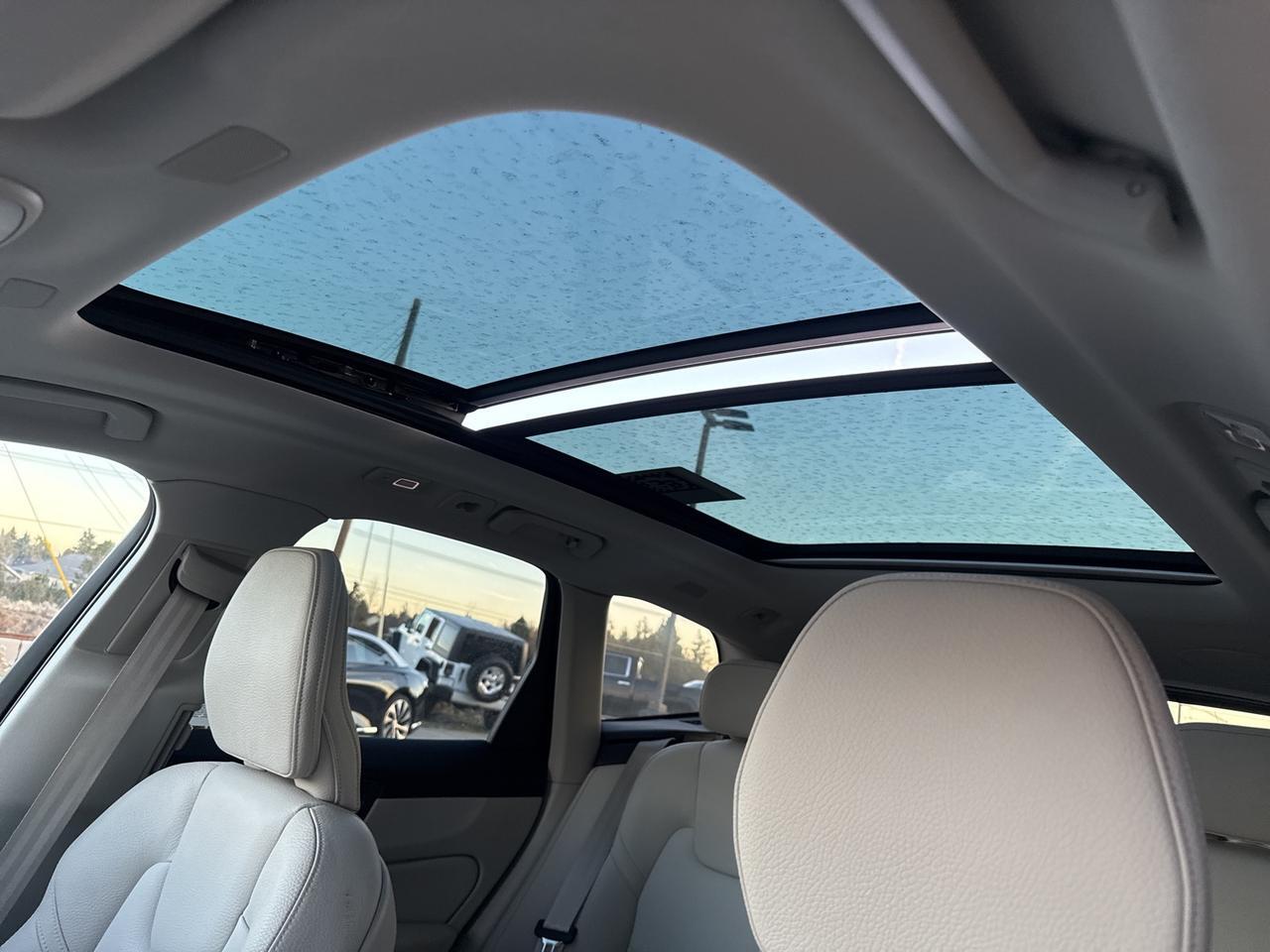 2023 Volvo XC60 Recharge Plug-In Hybrid T8 Plus Bright Theme Bend OR