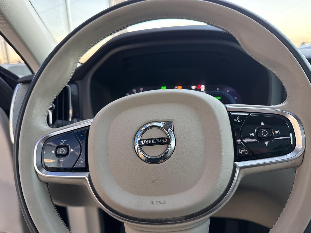 2023 Volvo XC60 Recharge Plug-In Hybrid T8 Plus Bright Theme Bend OR