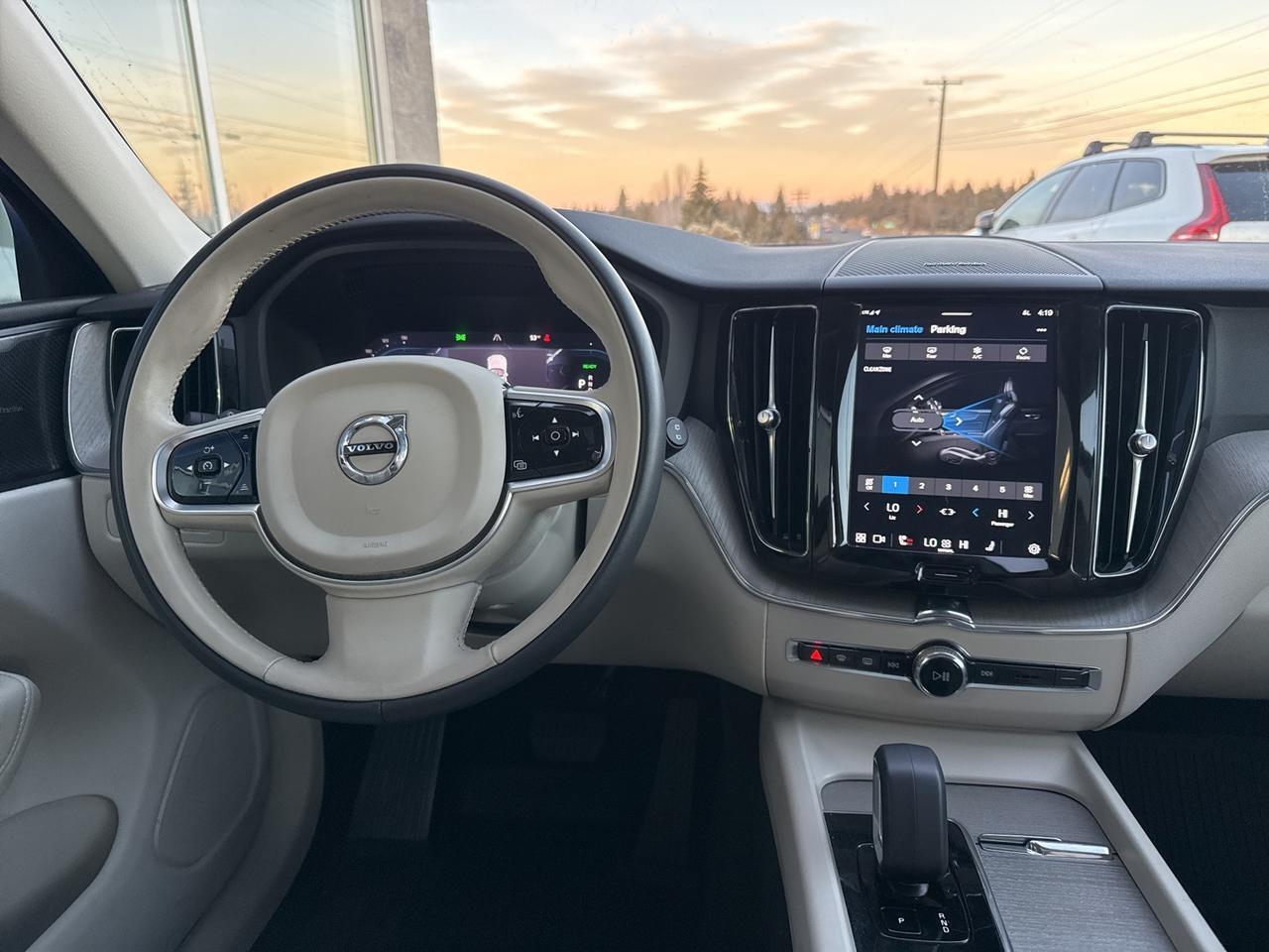 2023 Volvo XC60 Recharge Plug-In Hybrid T8 Plus Bright Theme Bend OR