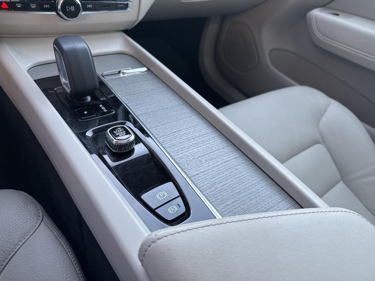 2023 Volvo XC60 Recharge Plug-In Hybrid T8 Plus Bright Theme Bend OR