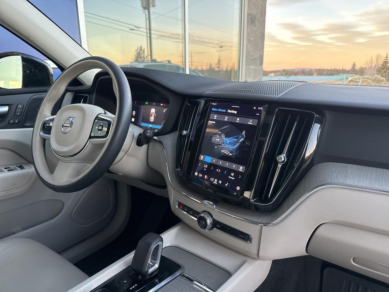 2023 Volvo XC60 Recharge Plug-In Hybrid T8 Plus Bright Theme Bend OR