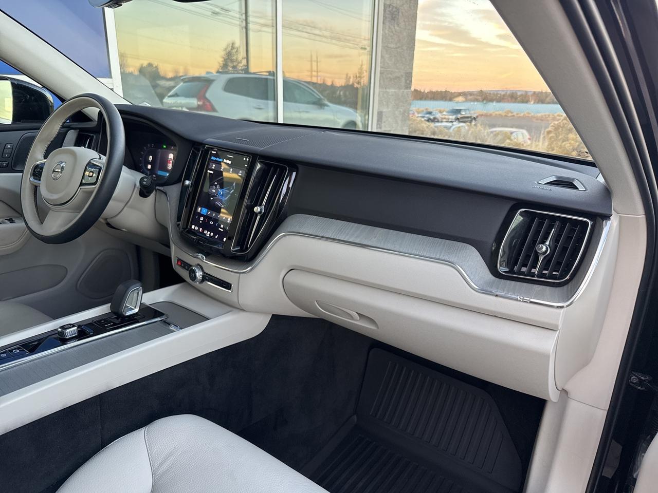 2023 Volvo XC60 Recharge Plug-In Hybrid T8 Plus Bright Theme Bend OR