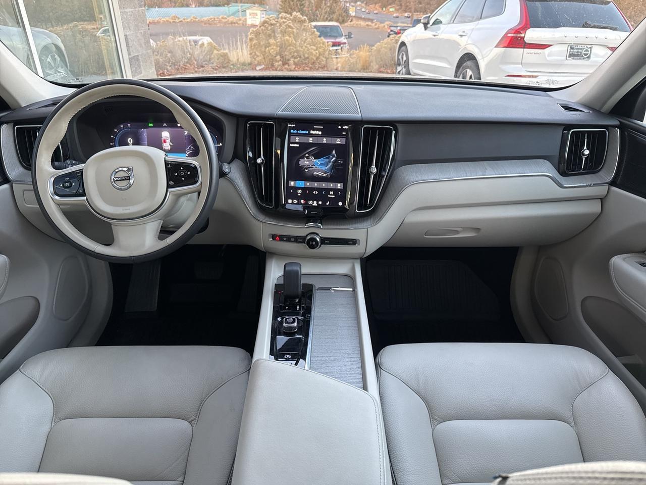 2023 Volvo XC60 Recharge Plug-In Hybrid T8 Plus Bright Theme Bend OR