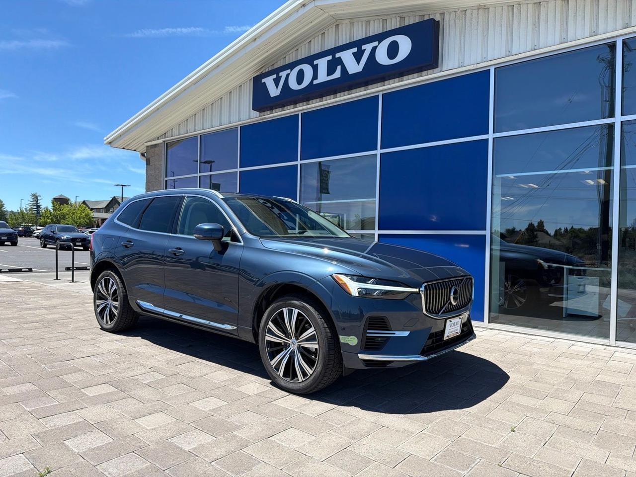 2023 Volvo XC60 Recharge Plug-In Hybrid T8 Plus Bright Theme