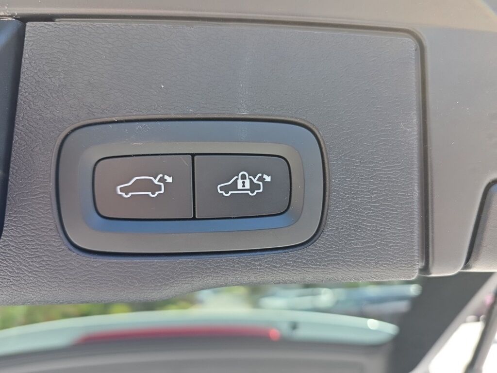 2023 Volvo XC60 Recharge Plug-In Hybrid T8 Plus Bright Theme Hunt Valley MD