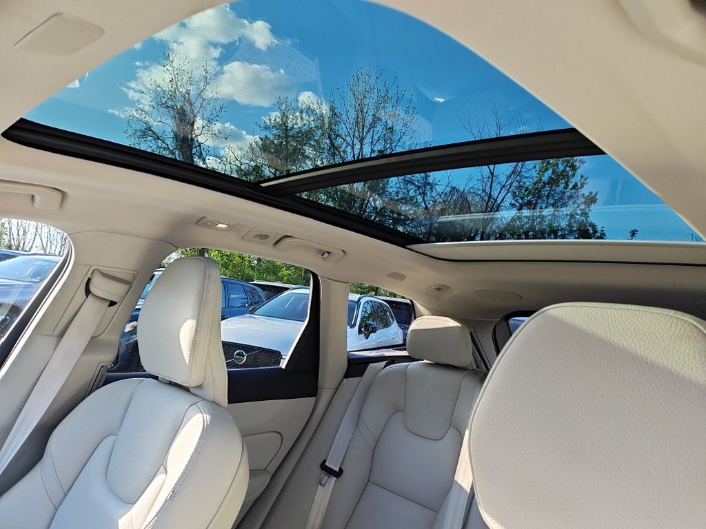 2023 Volvo XC60 Recharge Plug-In Hybrid T8 Plus Bright Theme Hunt Valley MD