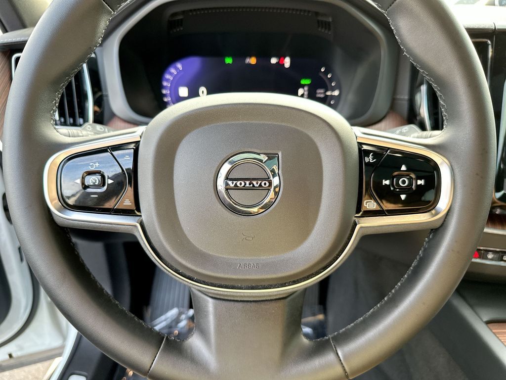 2023 Volvo XC60 Recharge Plug-In Hybrid Ultimate