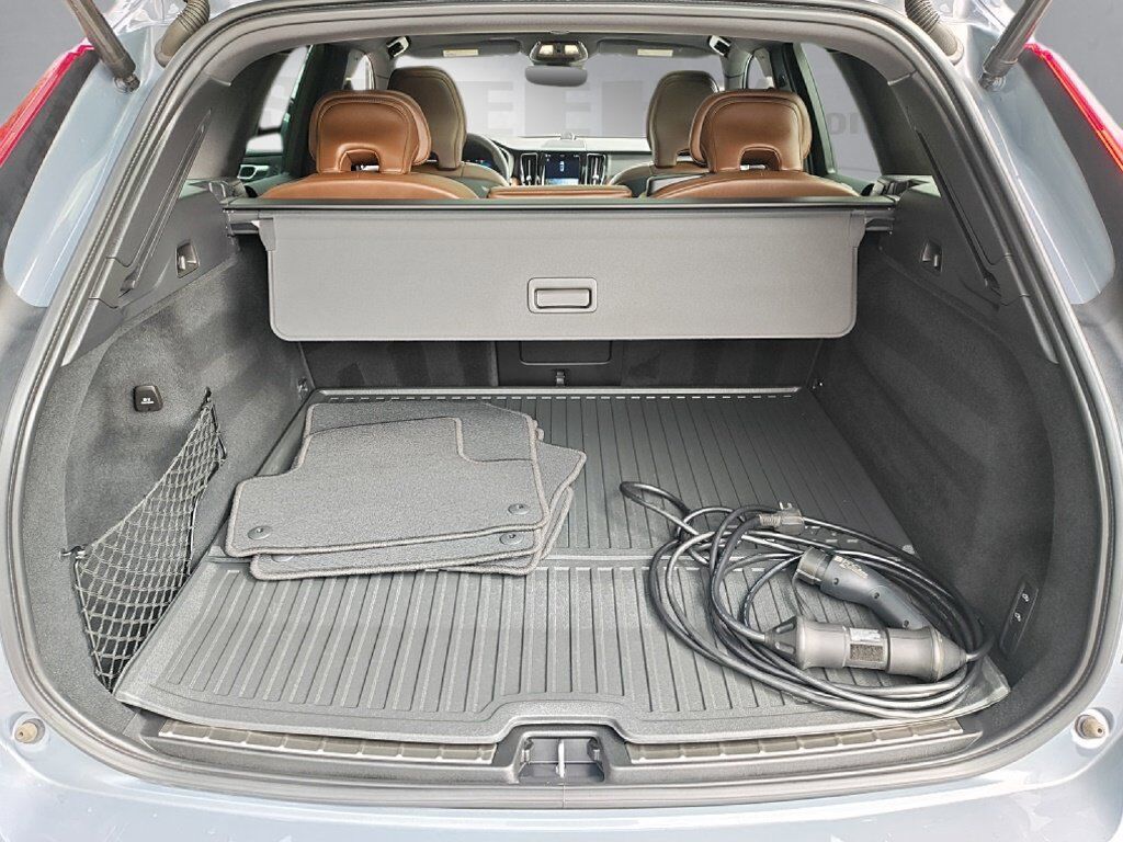 2023 Volvo XC60 Recharge Plug-In Hybrid Ultimate Hunt Valley MD
