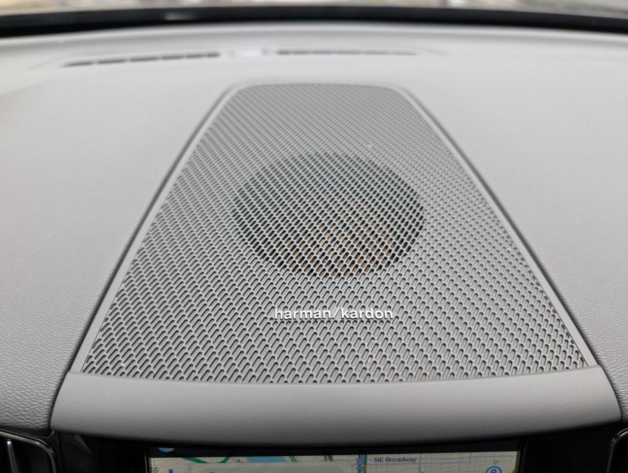 2023 Volvo XC60 Recharge T8 AWD PHEV Hybrid PLUS | 455hp, Harman Kardon Premium Audio * Portland OR
