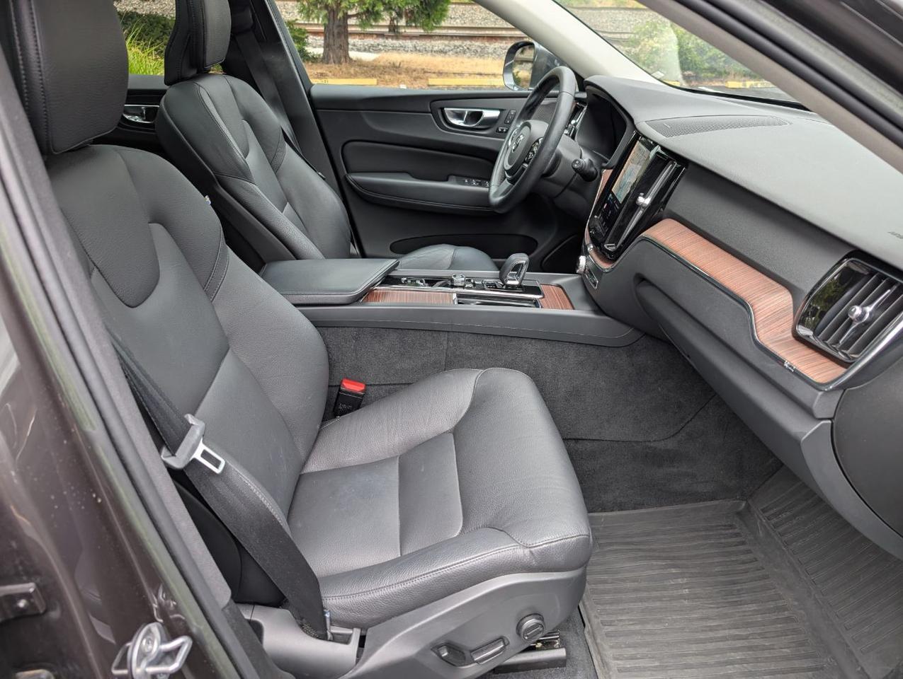 2023 Volvo XC60 Recharge T8 AWD PHEV Hybrid PLUS | 455hp, Harman Kardon Premium Audio, Pilot Assist, 360 Cam & 20" Wheels Portland OR