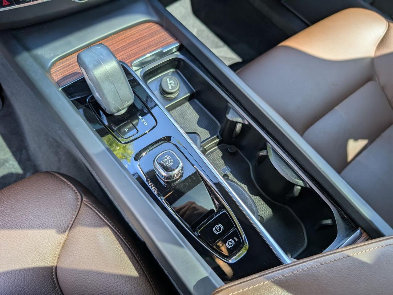 2023 Volvo XC60 Recharge T8 AWD PLUS Extended Range w/High Performance Audio, Pilot Assist, 360 Cam, 4 Heated Seats & Wheel Portland OR