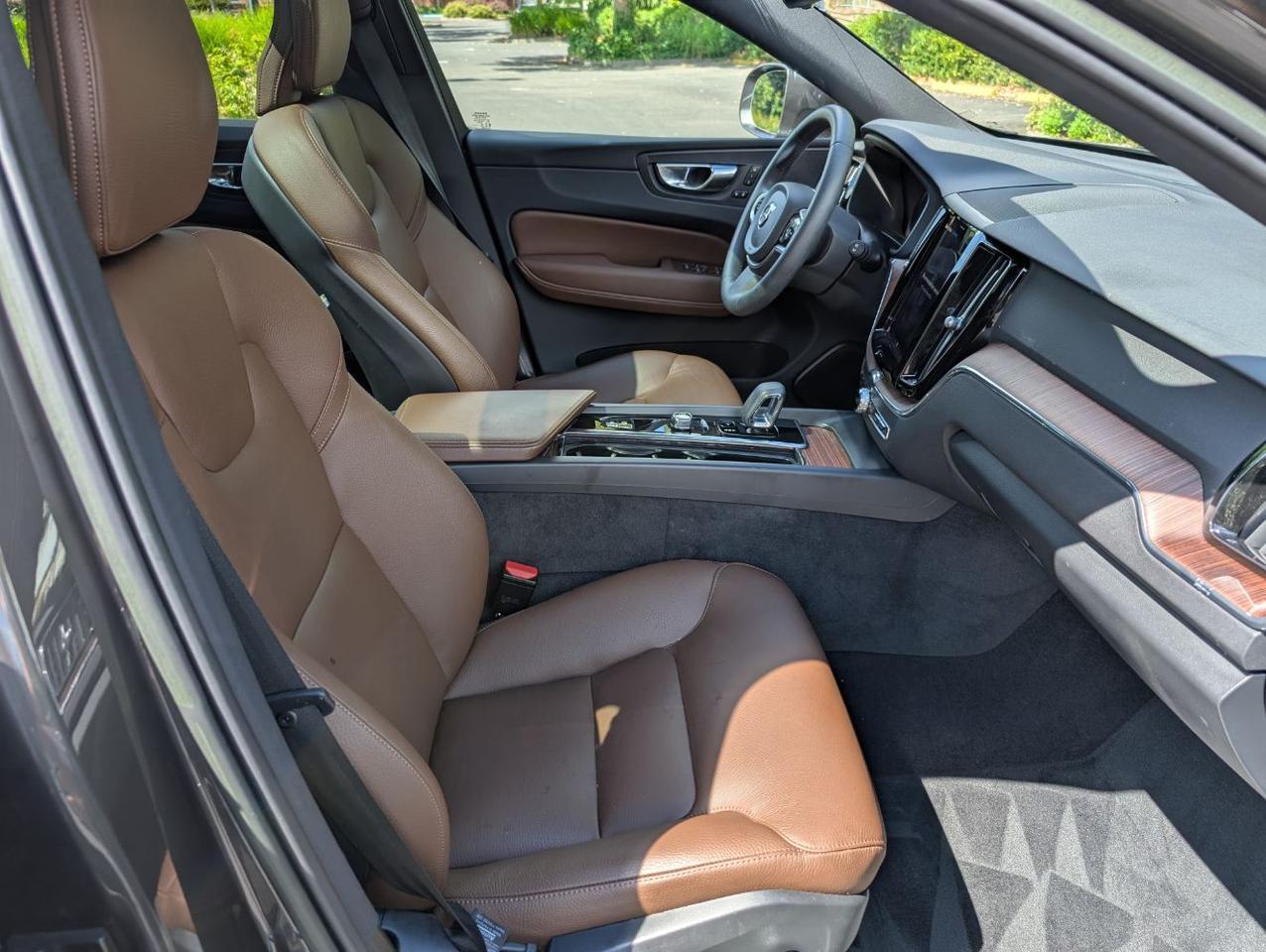2023 Volvo XC60 Recharge T8 AWD PLUS Extended Range w/High Performance Audio, Pilot Assist, 360 Cam, 4 Heated Seats & Wheel Portland OR