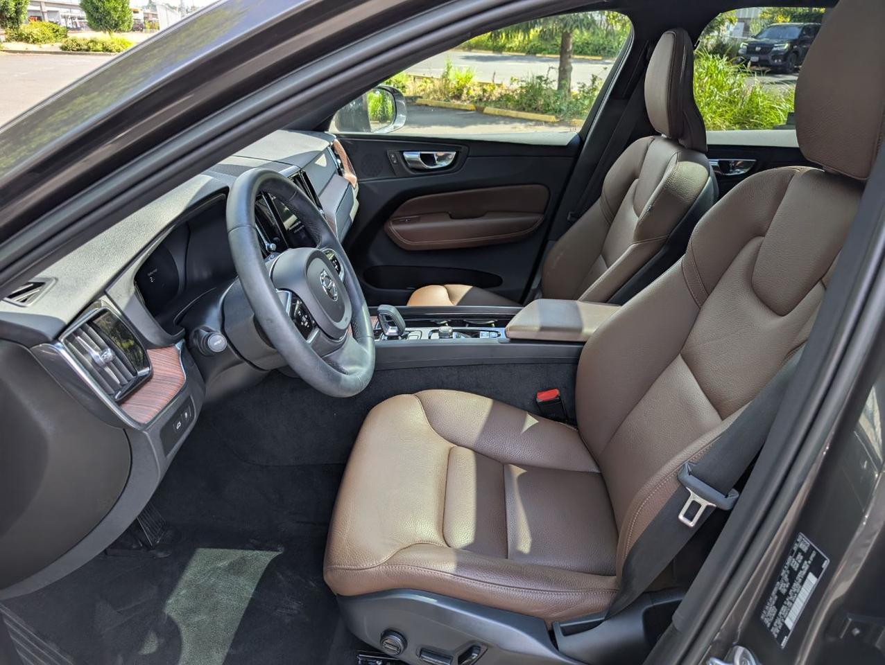 2023 Volvo XC60 Recharge T8 AWD PLUS Extended Range w/High Performance Audio, Pilot Assist, 360 Cam, 4 Heated Seats & Wheel Portland OR