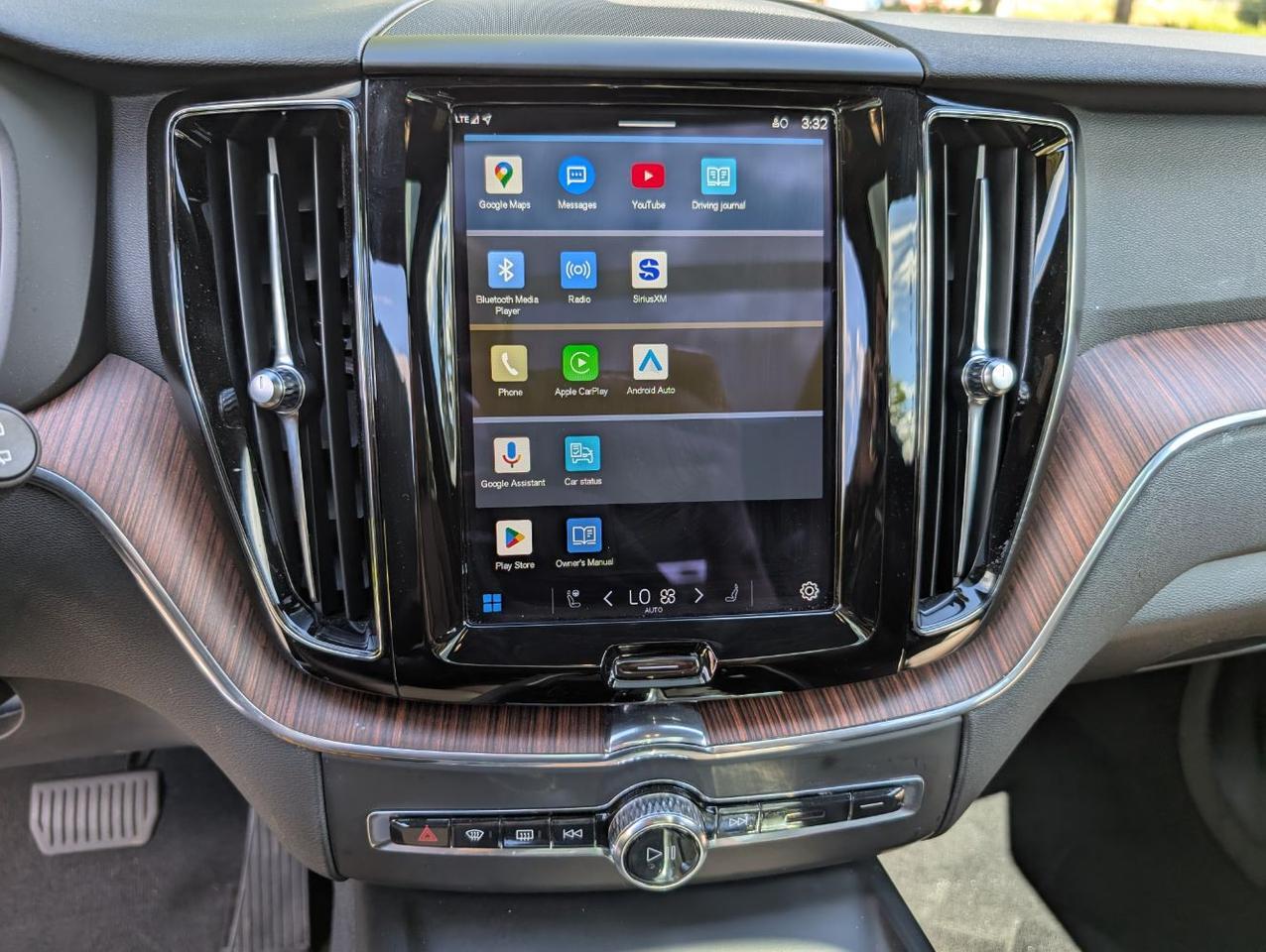2023 Volvo XC60 Recharge T8 AWD PLUS Extended Range w/High Performance Audio, Pilot Assist, 360 Cam, 4 Heated Seats & Wheel Portland OR