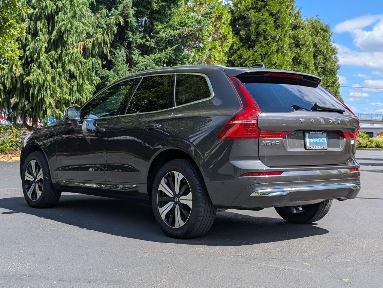 2023 Volvo XC60 Recharge T8 AWD PLUS Extended Range w/High Performance Audio, Pilot Assist, 360 Cam, 4 Heated Seats & Wheel Portland OR