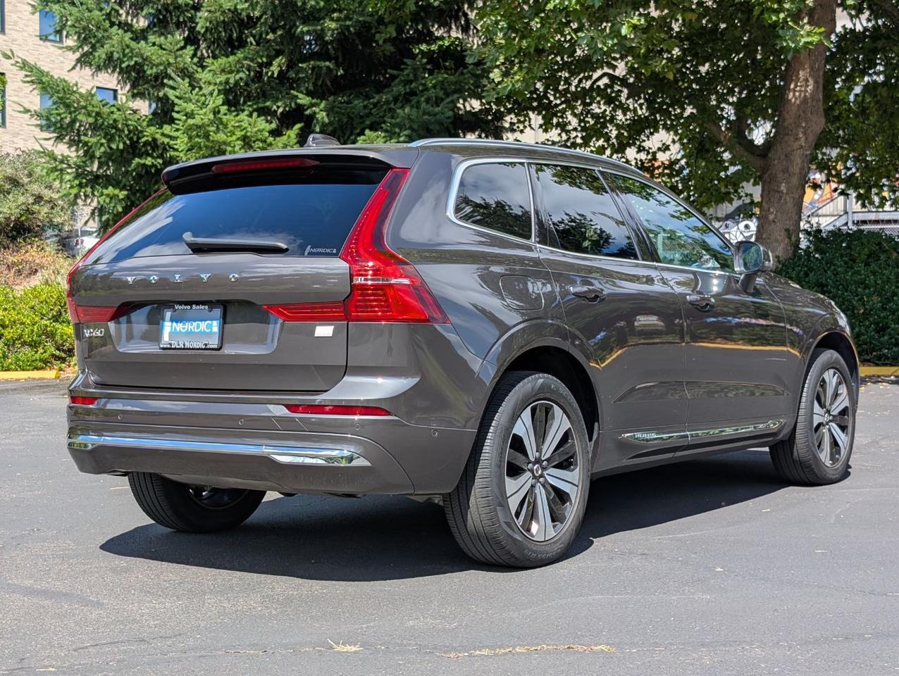 2023 Volvo XC60 Recharge T8 AWD PLUS Extended Range w/High Performance Audio, Pilot Assist, 360 Cam, 4 Heated Seats & Wheel Portland OR