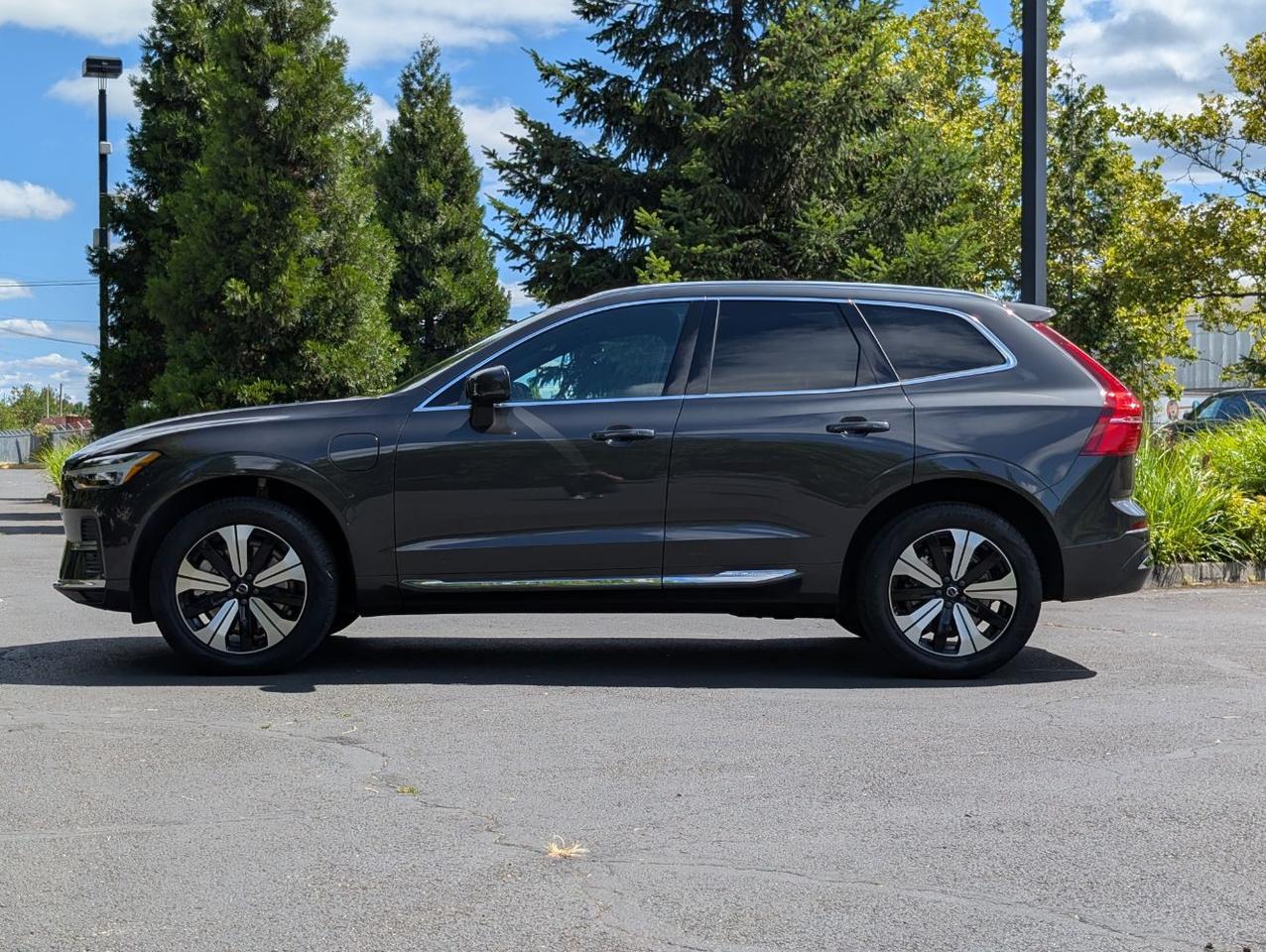 2023 Volvo XC60 Recharge T8 AWD PLUS Extended Range w/High Performance Audio, Pilot Assist, 360 Cam, 4 Heated Seats & Wheel Portland OR