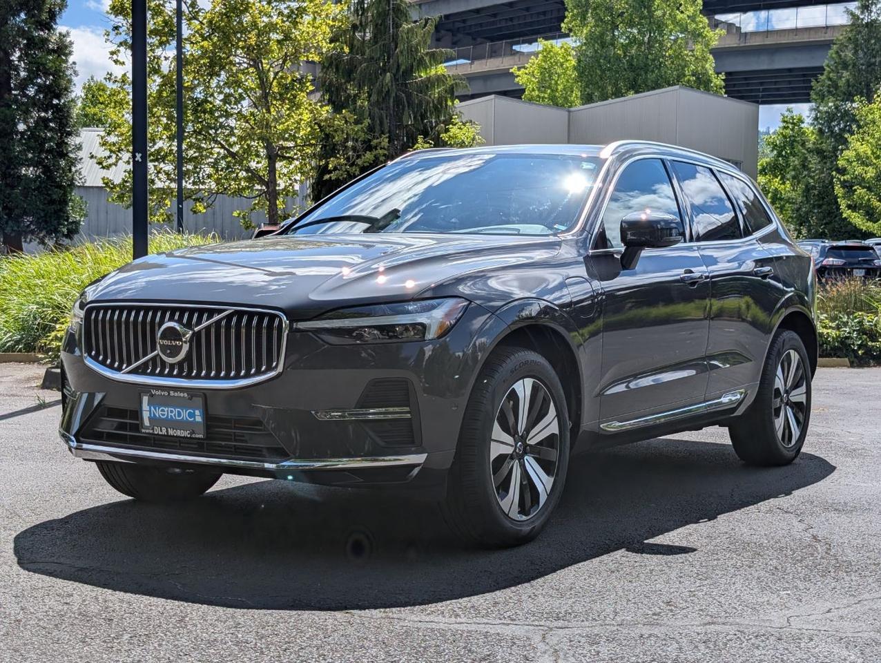 2023 Volvo XC60 Recharge T8 AWD PLUS Extended Range w/High Performance Audio, Pilot Assist, 360 Cam, 4 Heated Seats & Wheel Portland OR